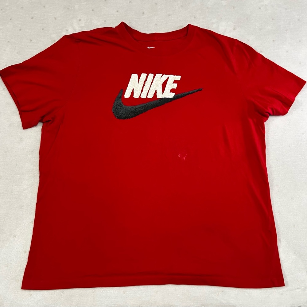 Nike Big Swoosh Athletic Cut Men’s Red Graphic T-Shirt XL White Black Logo - Picture 2 of 9